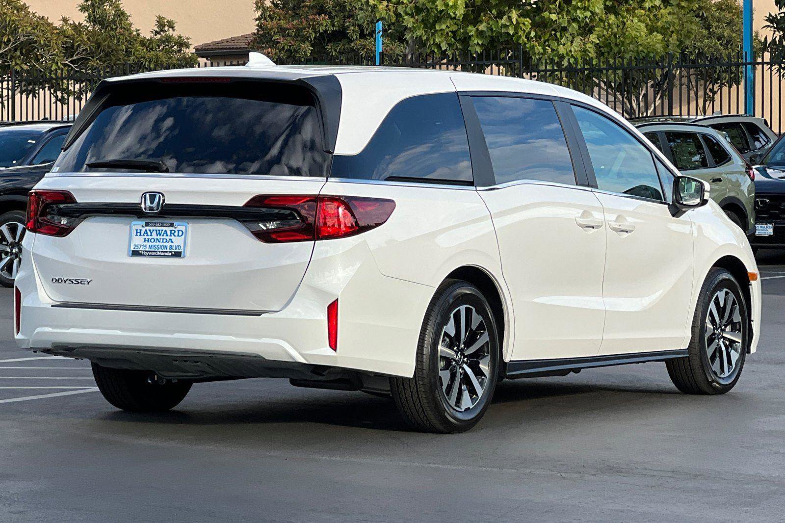 New 2026 Honda Odyssey EX-L image 3