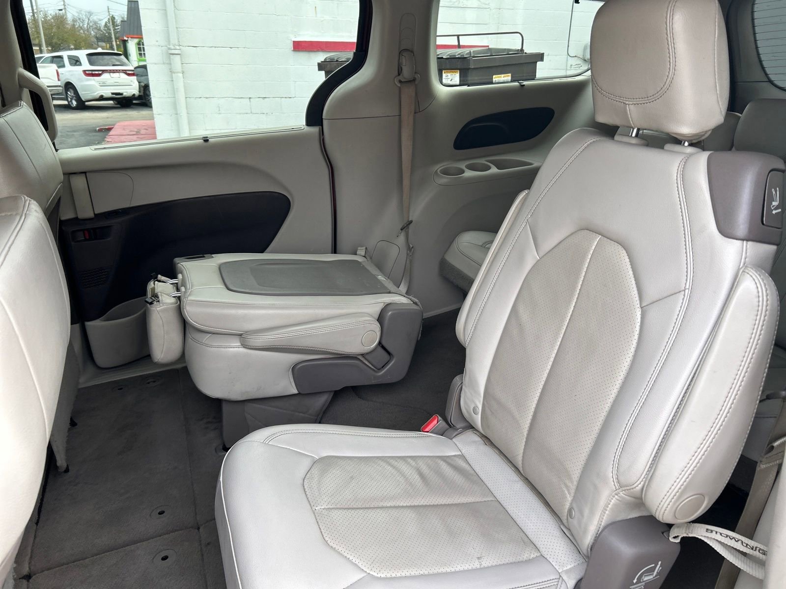 Used 2020 Chrysler Pacifica Touring-L image 25