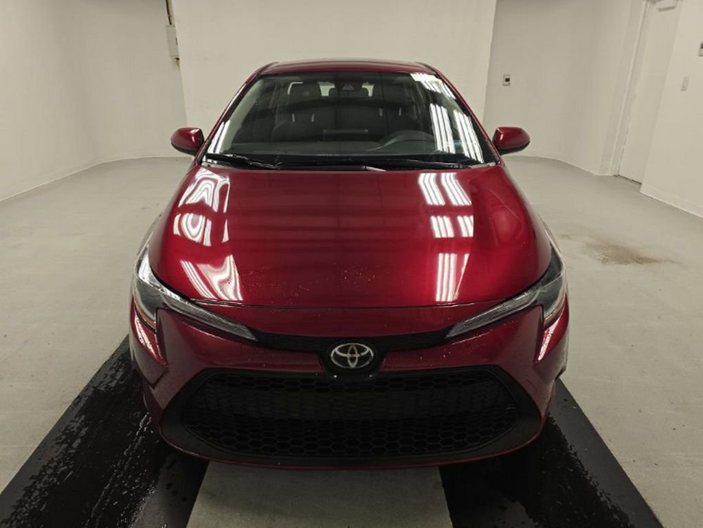 Used 2022 Toyota Corolla LE image 2