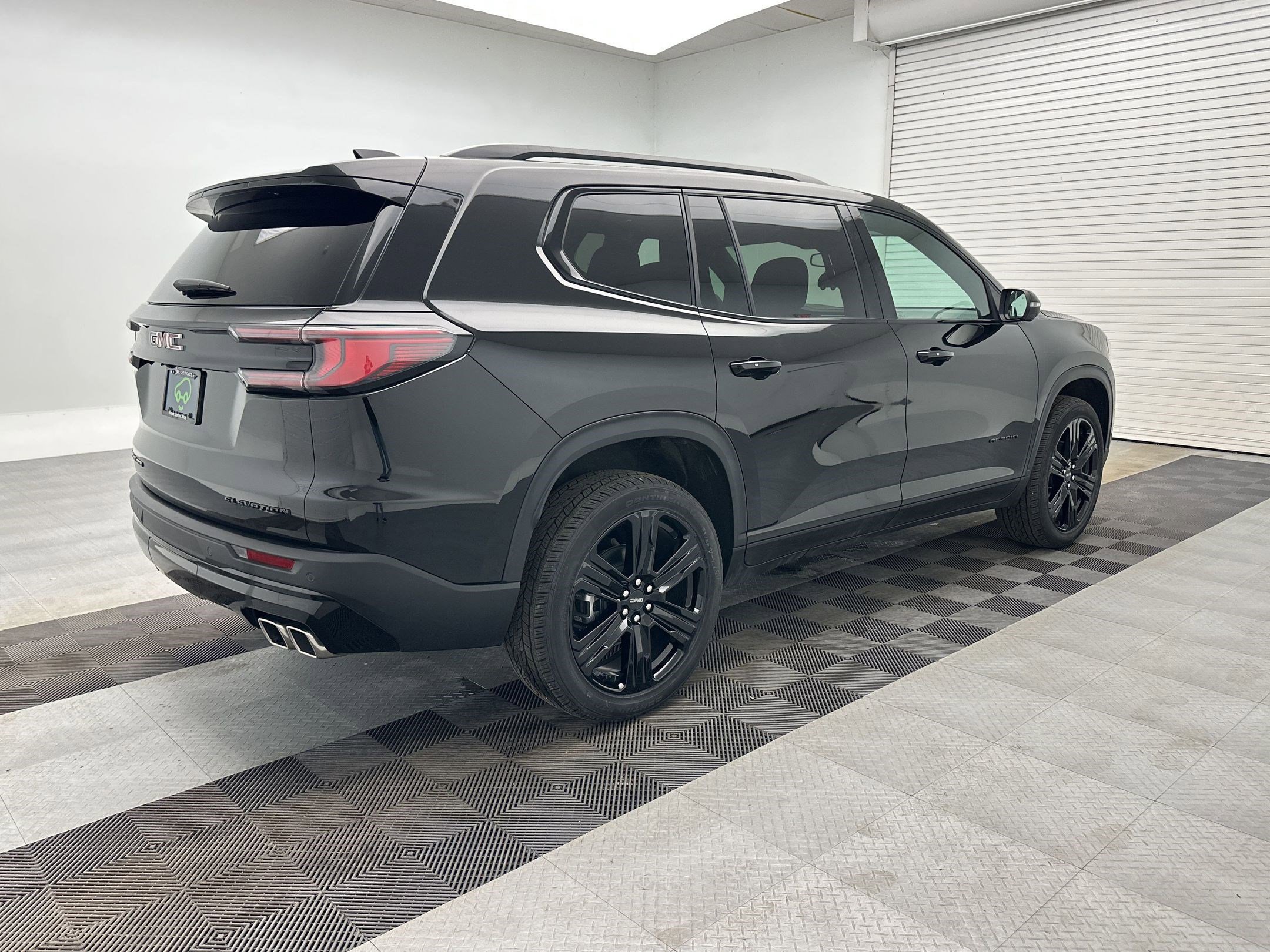 Used 2025 GMC Acadia Elevation w/ Elevation Premium Package image 9