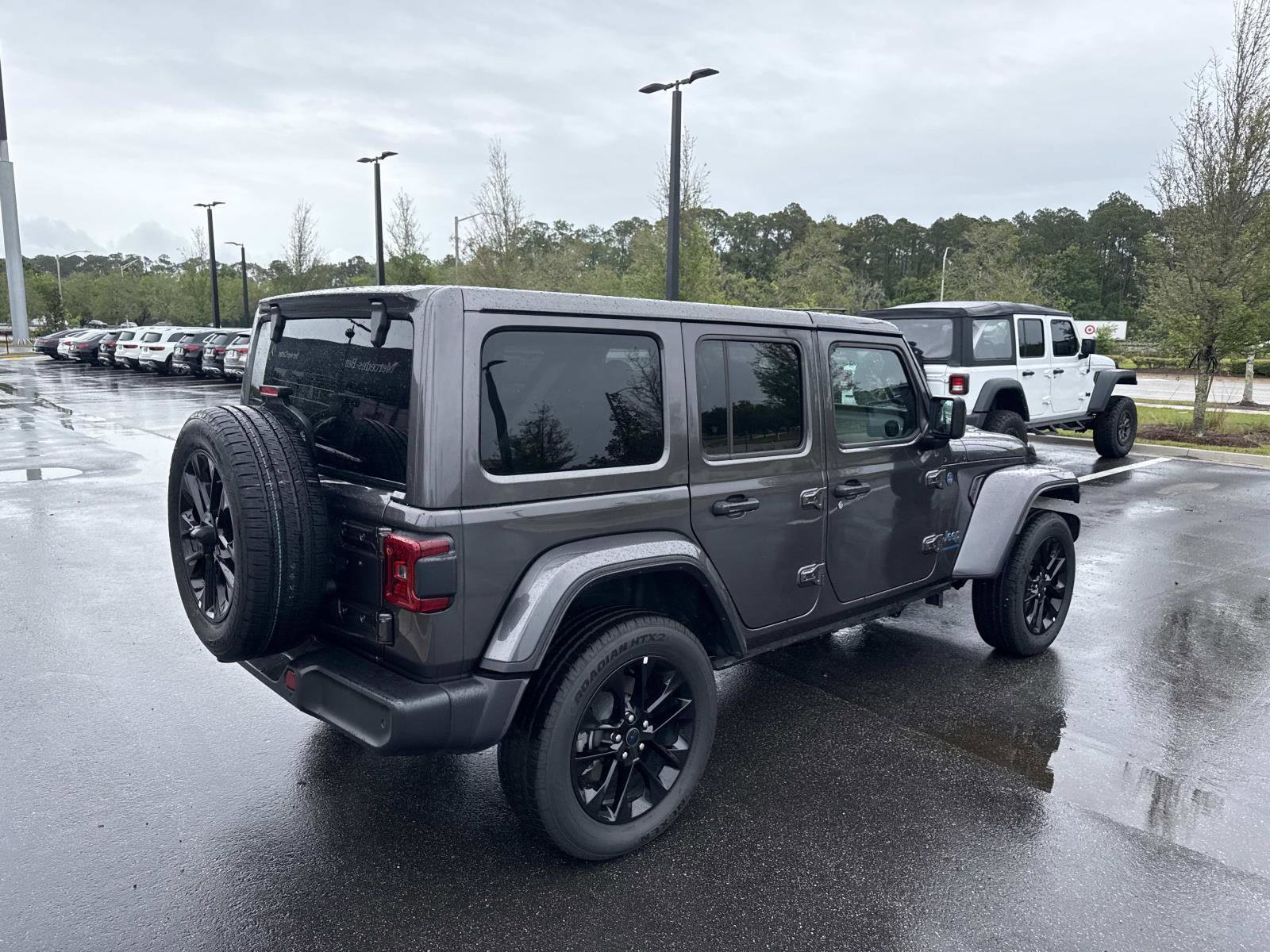 Used 2025 Jeep Wrangler Unlimited Sahara w/ Safety Group image 3
