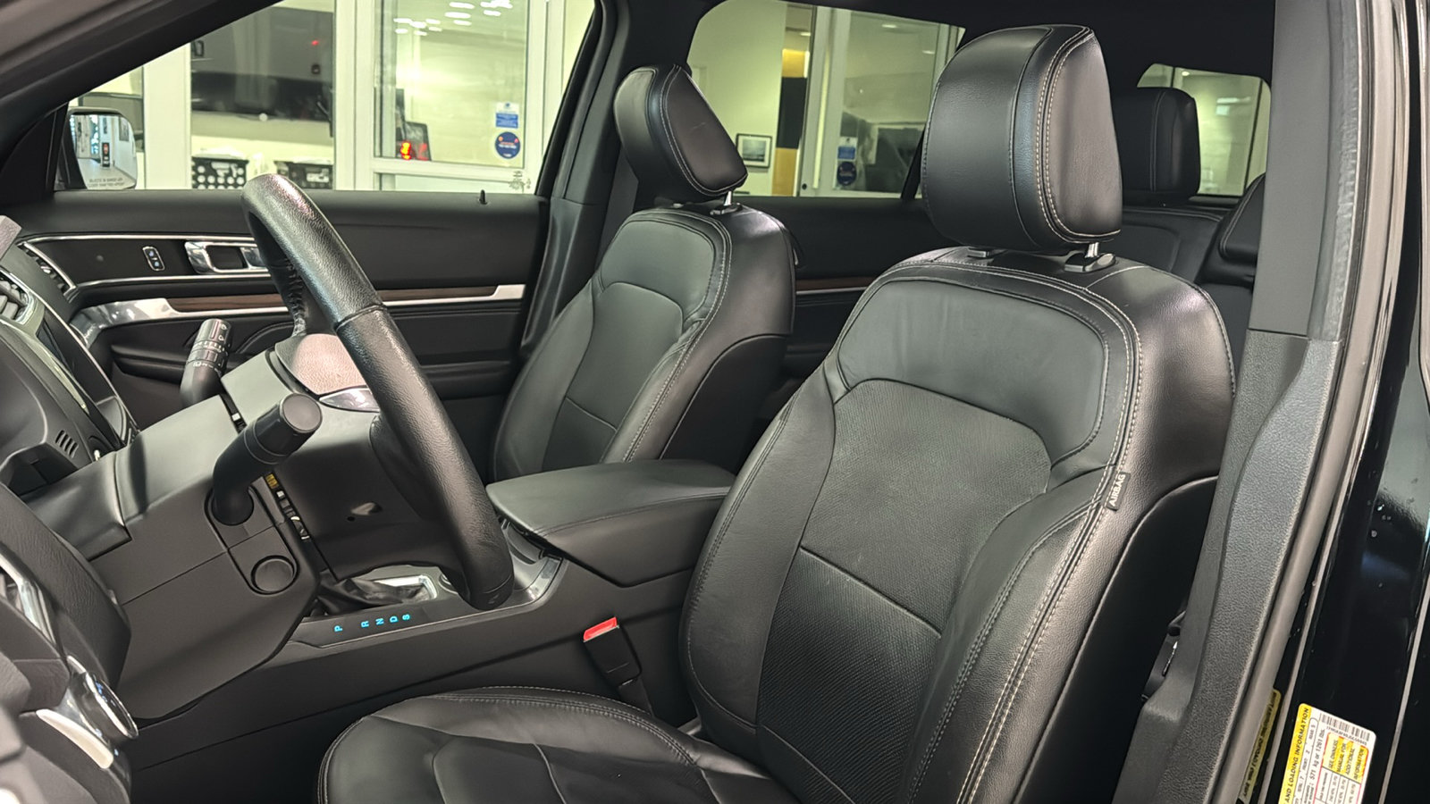 Used 2018 Ford Explorer Limited w/ Equipment Group 301A AWD/4WD image 24