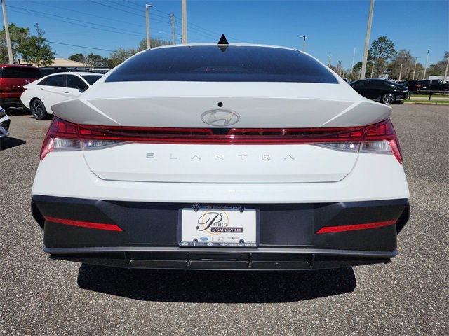 New 2025 Hyundai Elantra SEL image 4