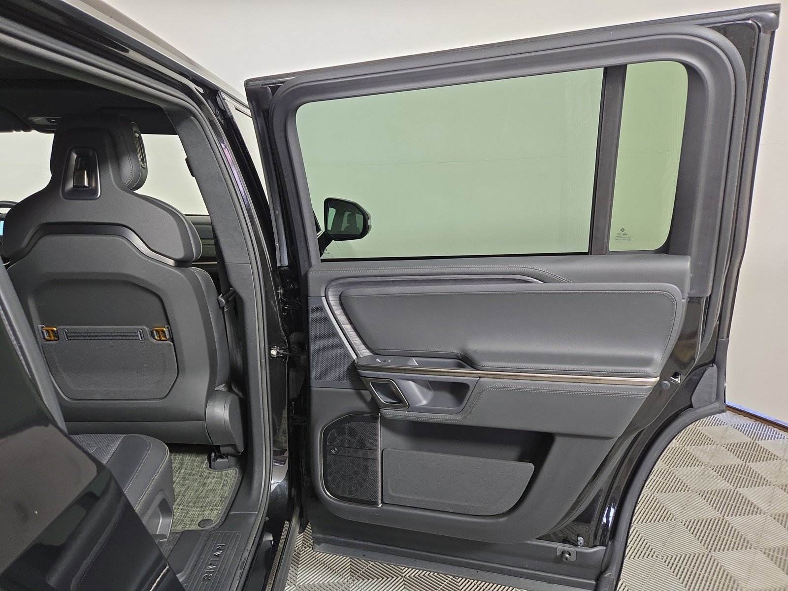 Used 2024 Rivian R1S Adventure AWD/4WD image 19