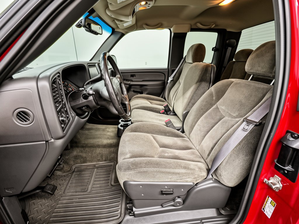 Used 2005 Chevrolet Silverado 1500 LS w/ Light Duty Power Package AWD/4WD image 5
