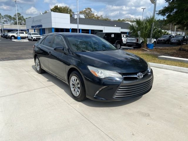 Used 2017 Toyota Camry LE image 2