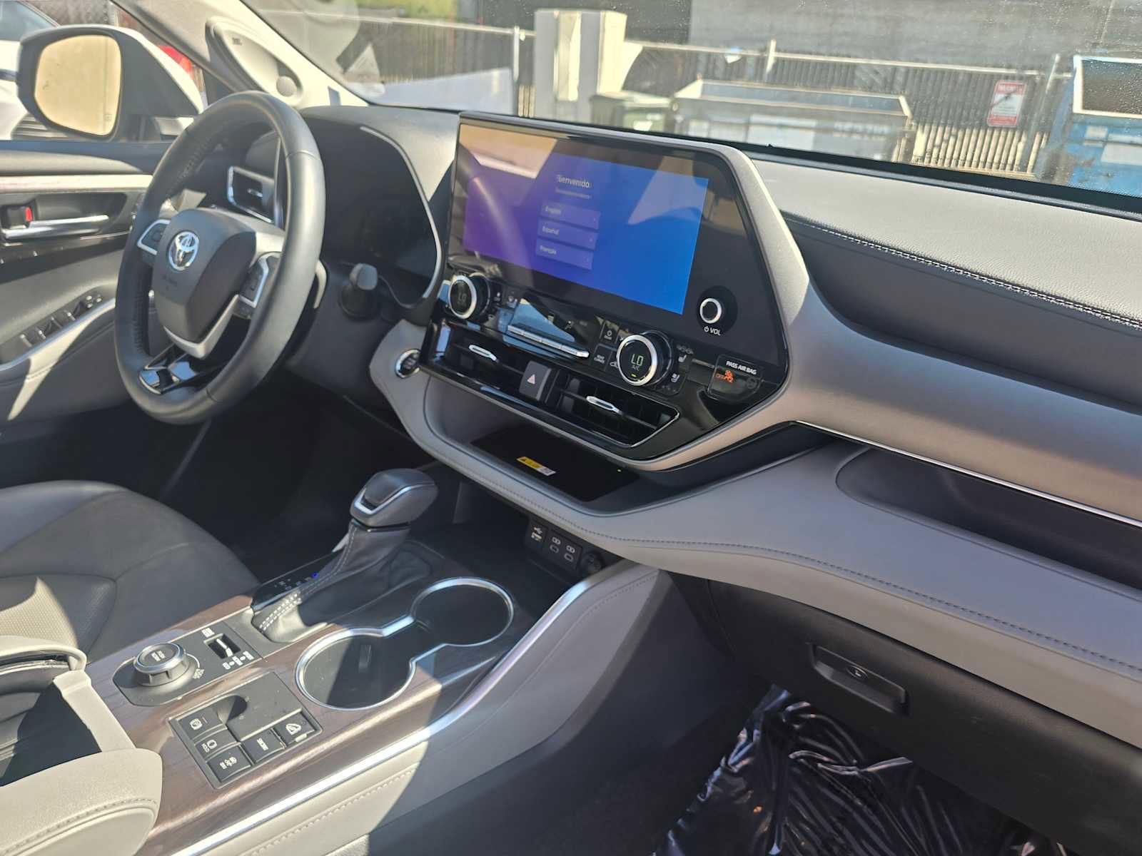 Used 2023 Toyota Highlander Limited image 12