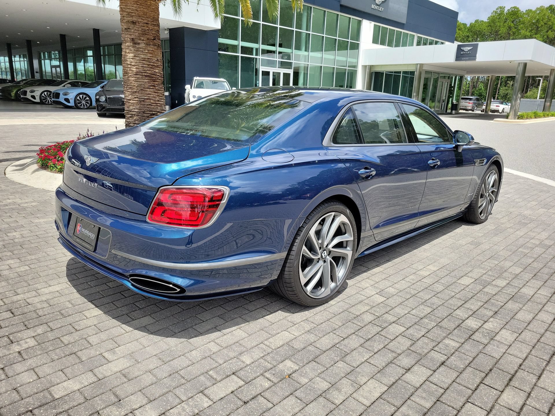 Used 2025 Bentley Flying Spur Plug-In Hybrid AWD/4WD image 10
