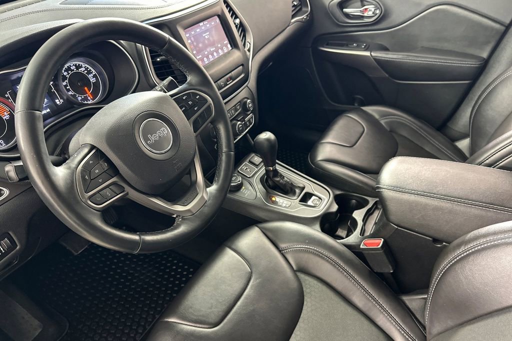 Used 2019 Jeep Cherokee Latitude Plus w/ Cold Weather Group image 10