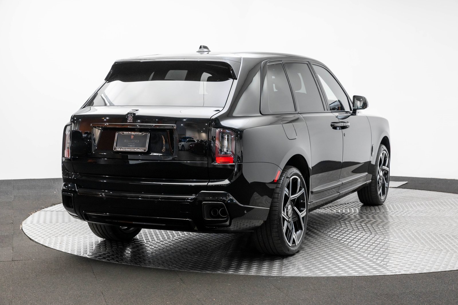 New 2026 Rolls-Royce Cullinan Black Badge image 2