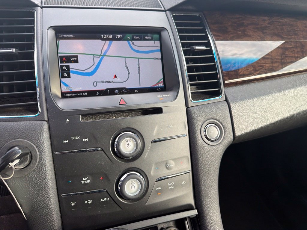 Used 2013 Ford Taurus Limited AWD/4WD image 10