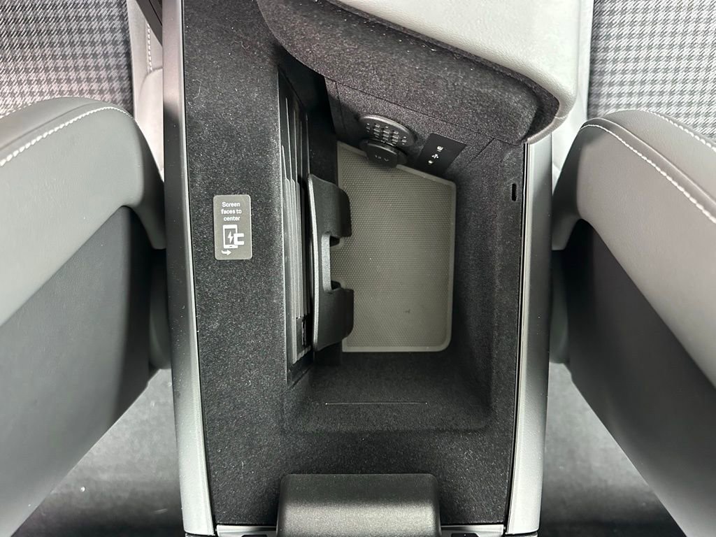 Used 2025 Porsche Taycan 4 Cross Turismo image 25