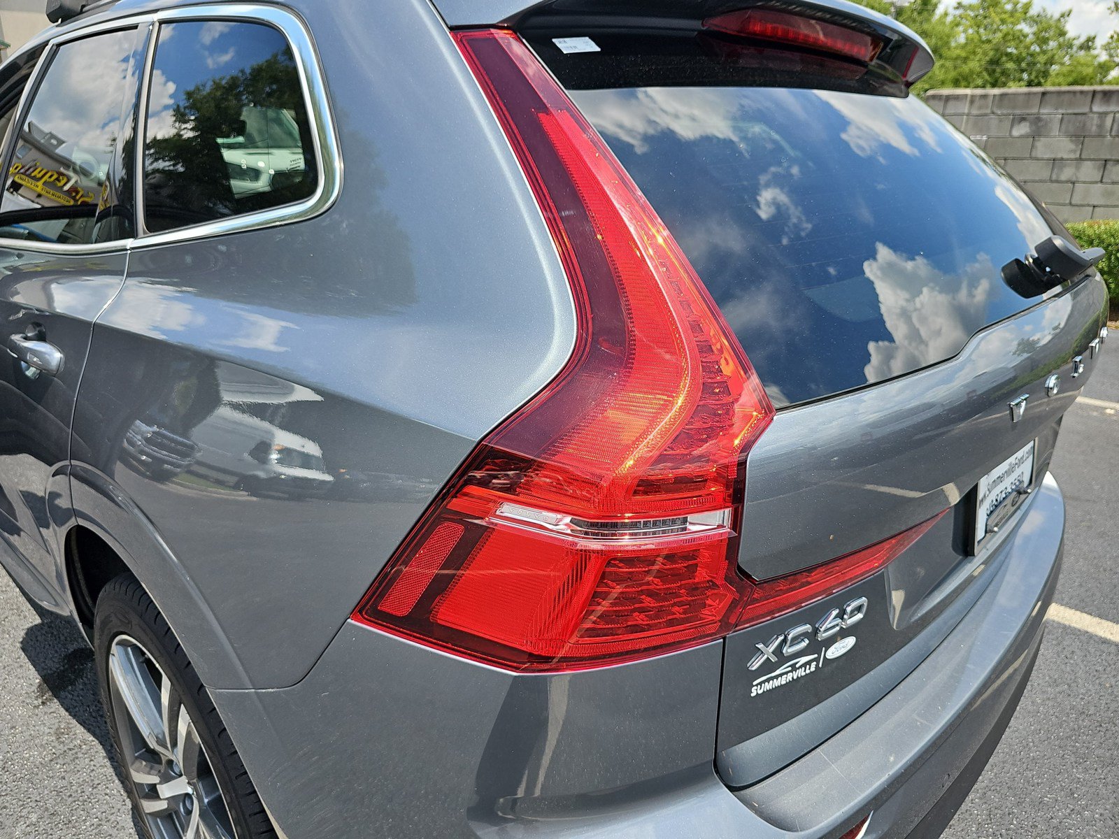 Used 2019 Volvo XC60 T6 Momentum w/ Multimedia Package AWD/4WD image 34