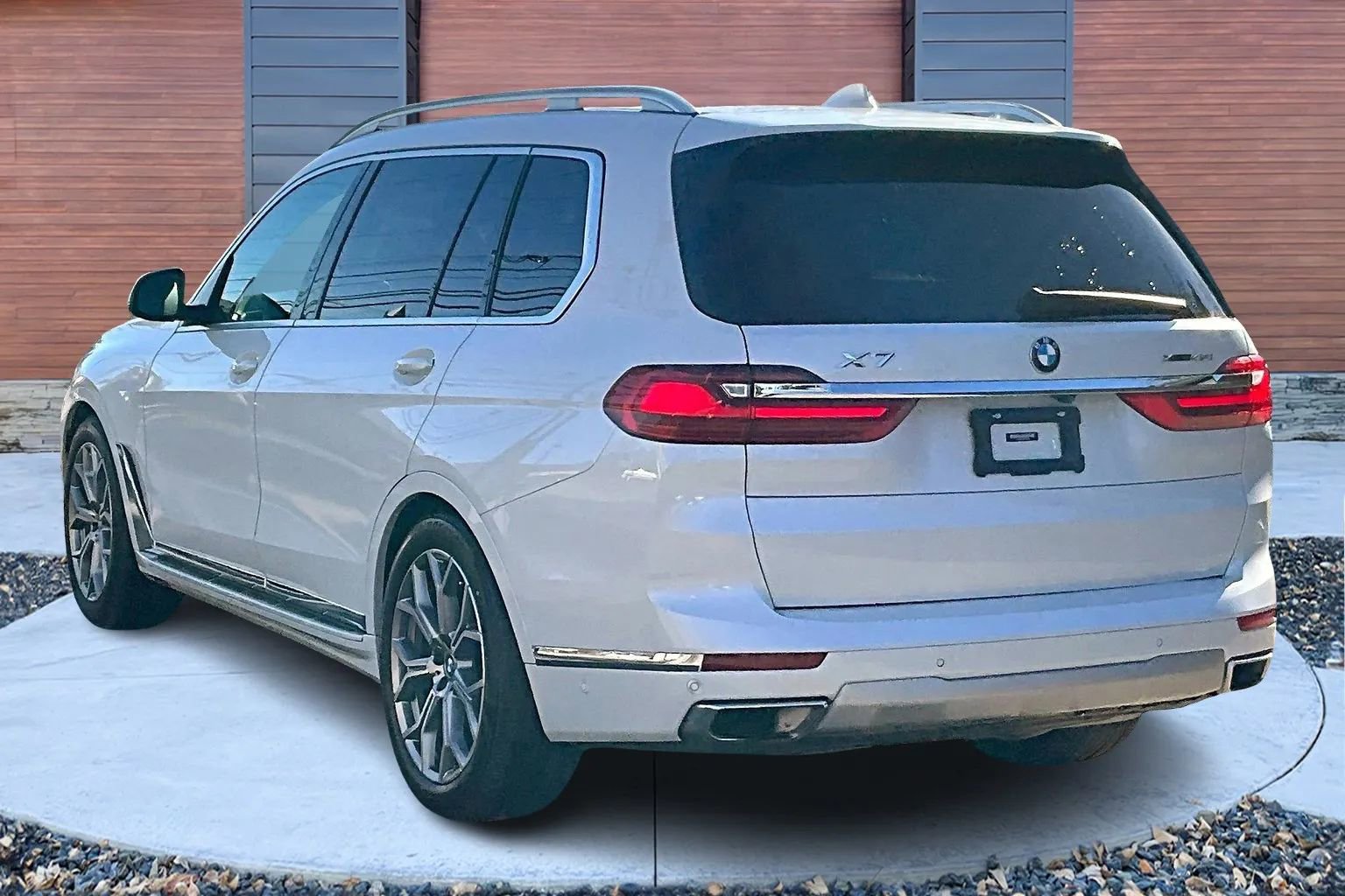 Used 2021 BMW X7 xDrive40i w/ Parking Assistance Package image 2
