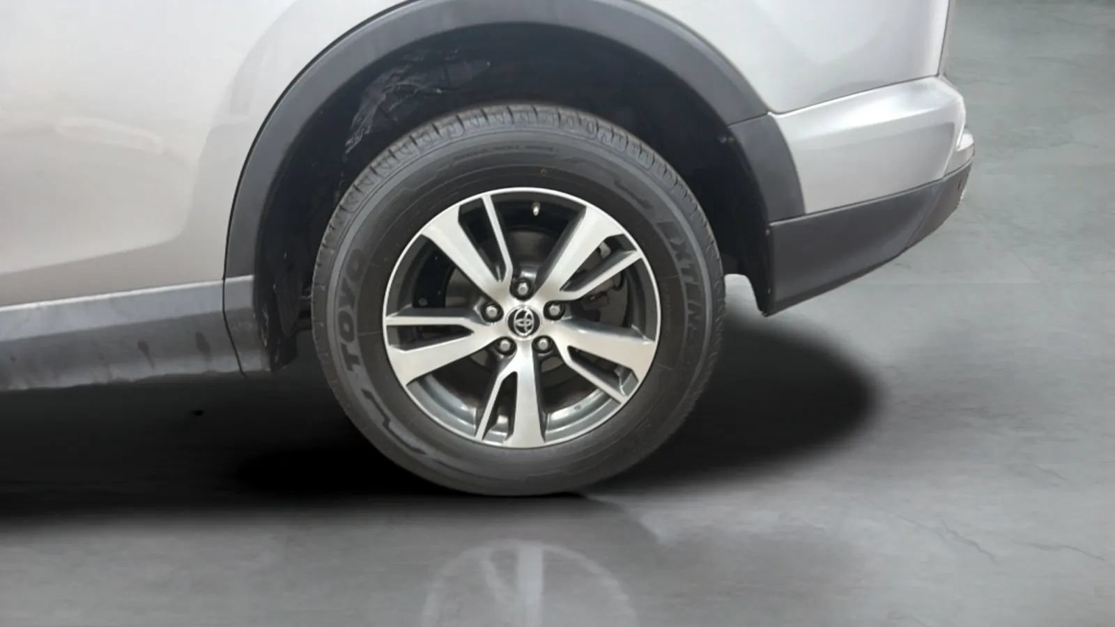Used 2018 Toyota RAV4 XLE FWD image 28