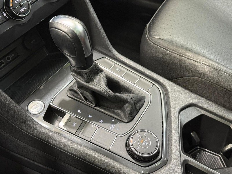 Used 2020 Volkswagen Tiguan SE image 19