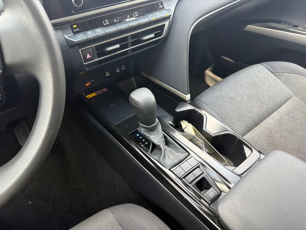 Used 2025 Toyota Camry LE FWD image 34