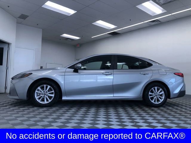 Used 2025 Toyota Camry LE image 3