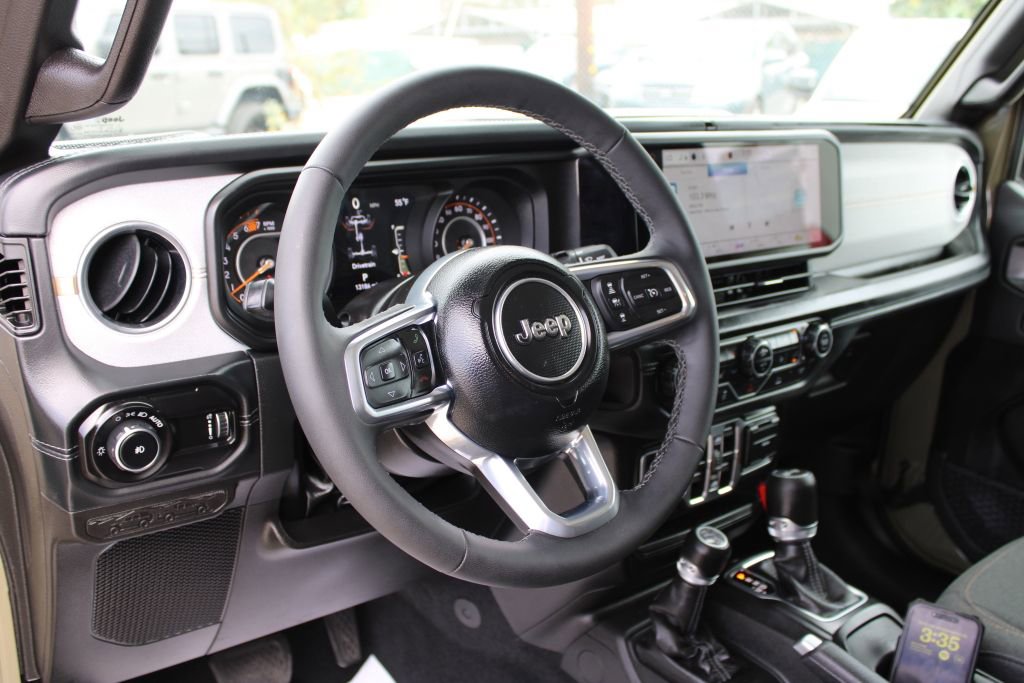 Used 2026 Jeep Wrangler Sahara AWD/4WD image 27