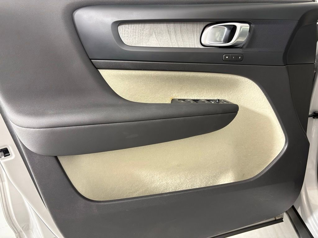 Used 2023 Volvo XC40 B5 Plus w/ Protection Package image 14