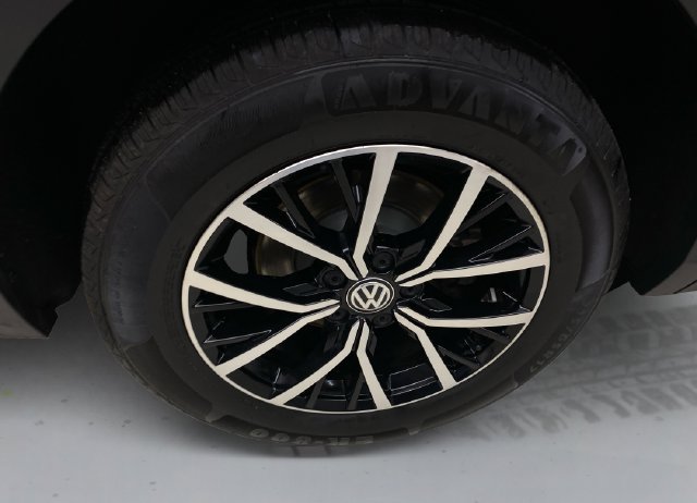 Used 2021 Volkswagen Tiguan SE AWD/4WD image 17