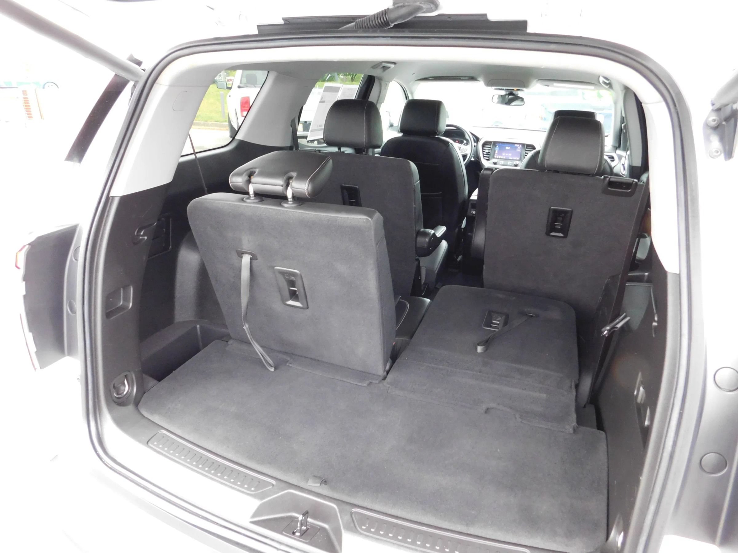Used 2023 GMC Acadia SLT FWD image 7