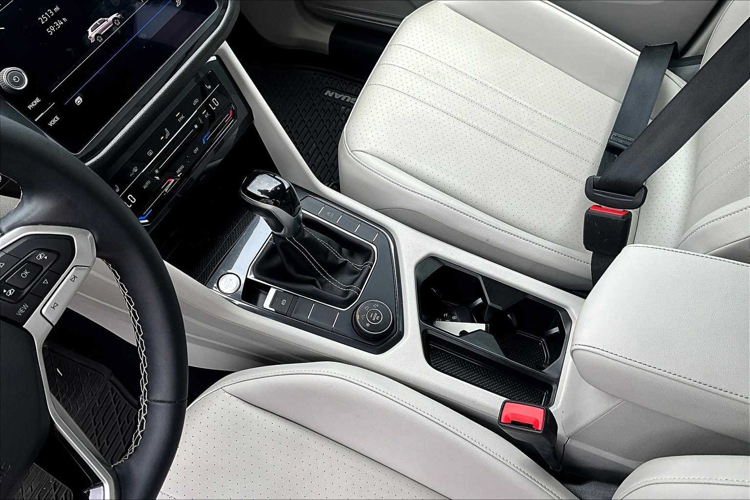 Used 2022 Volkswagen Tiguan SE AWD/4WD image 17
