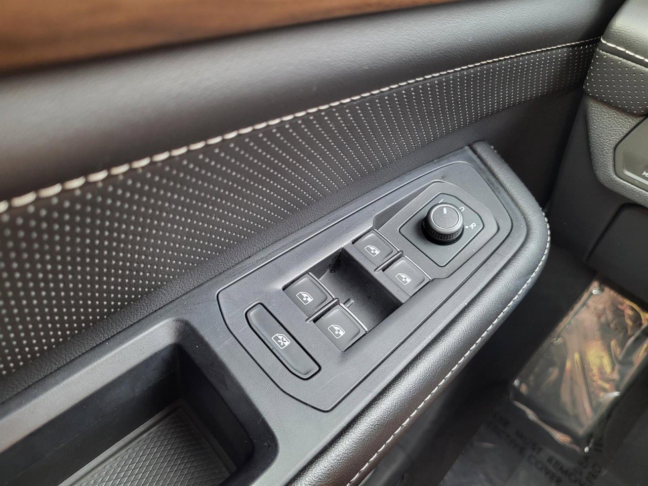 Used 2024 Volkswagen Atlas SE image 23