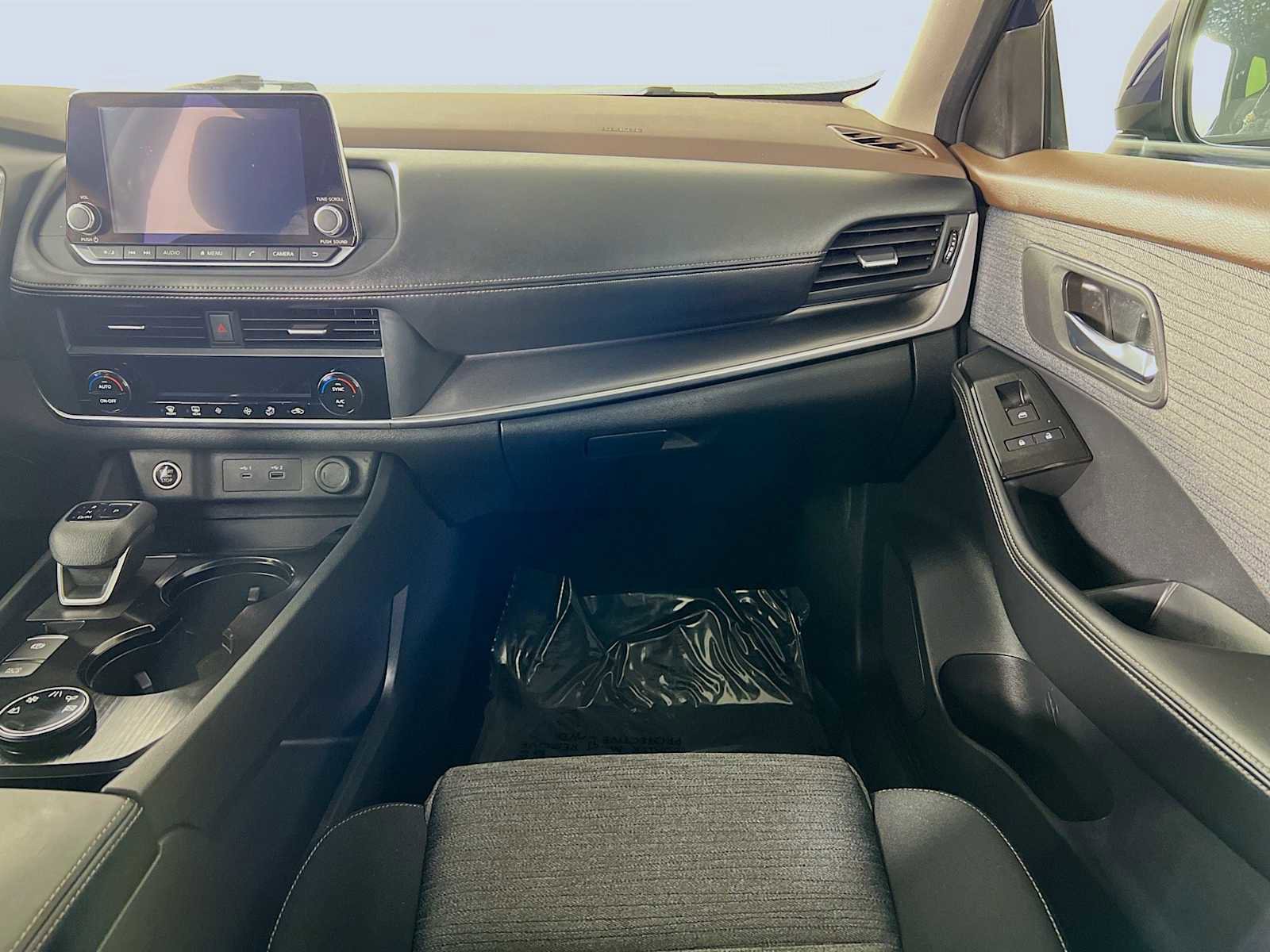 Used 2023 Nissan Rogue SV image 22