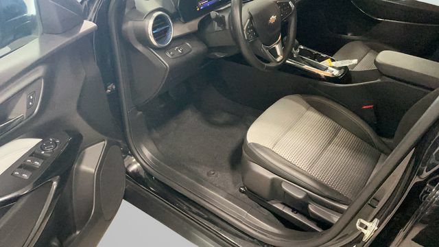 Used 2025 Chevrolet Trax LT w/ LT Convenience Package FWD image 28
