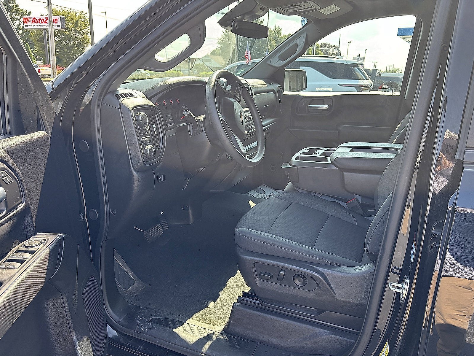 Used 2024 Chevrolet Silverado 1500 Custom AWD/4WD image 5