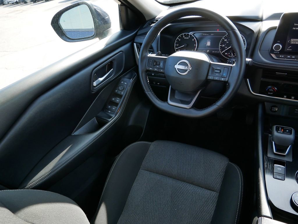 Used 2025 Nissan Rogue SV AWD/4WD image 18