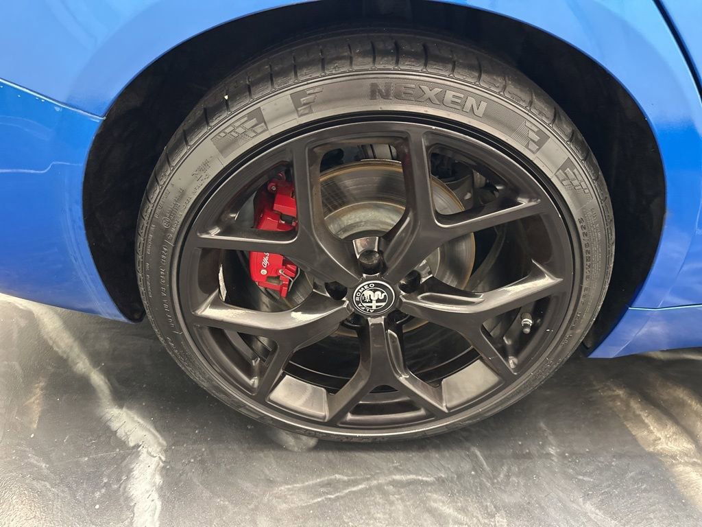 Used 2019 Alfa Romeo Giulia Ti w/ Nero Edizione image 32