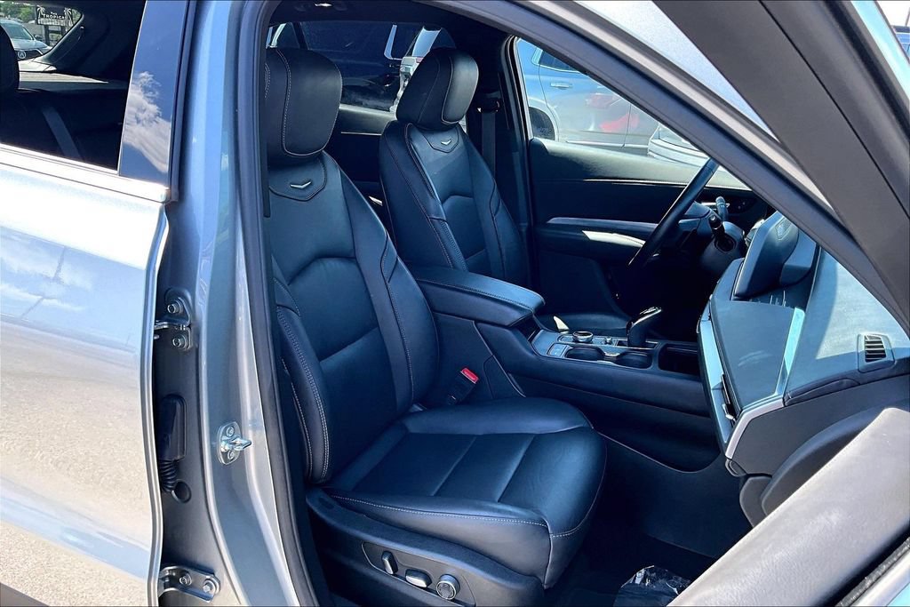 Used 2025 Cadillac XT4 Premium Luxury AWD/4WD image 9