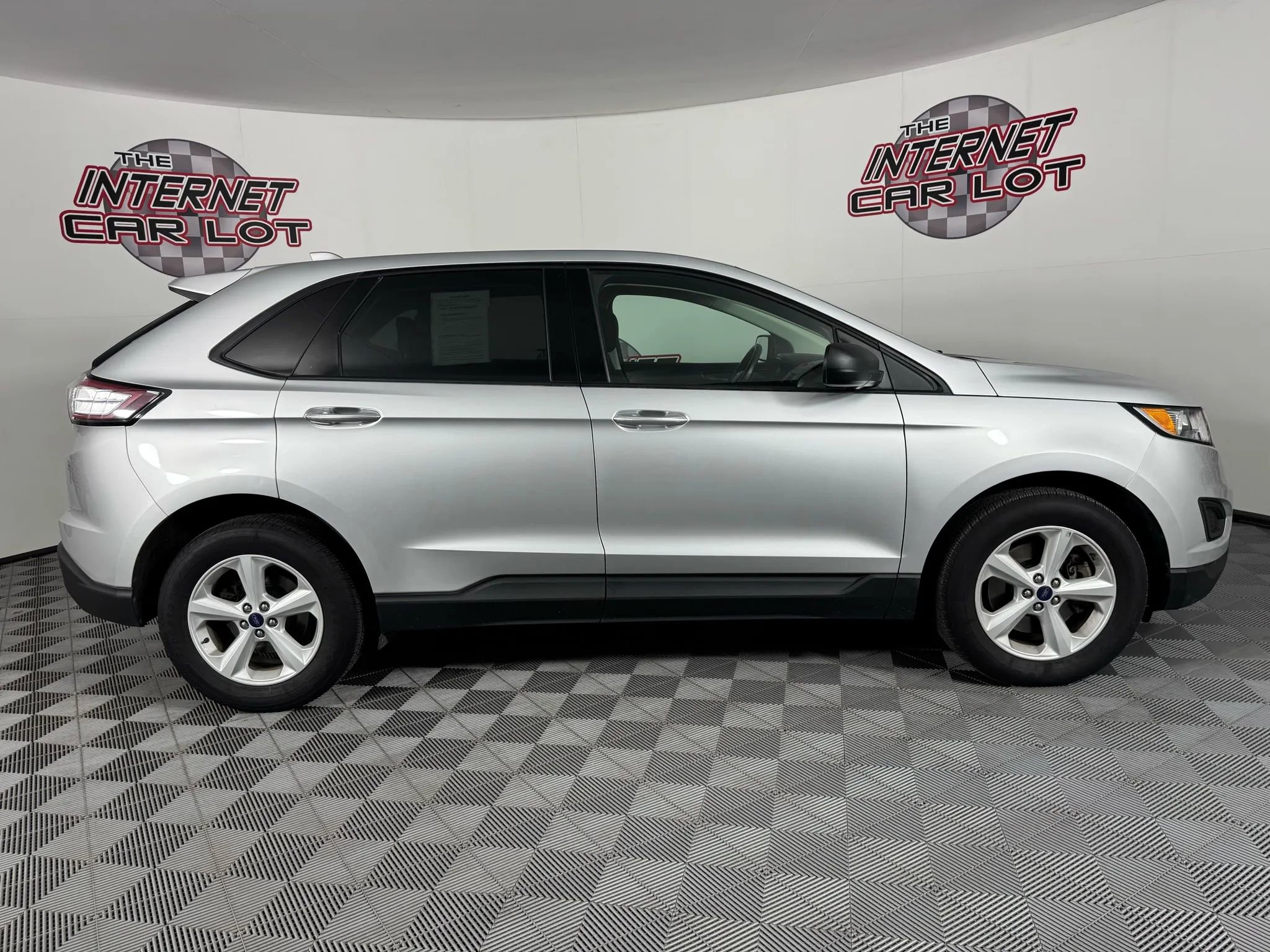 Used 2017 Ford Edge SE image 8