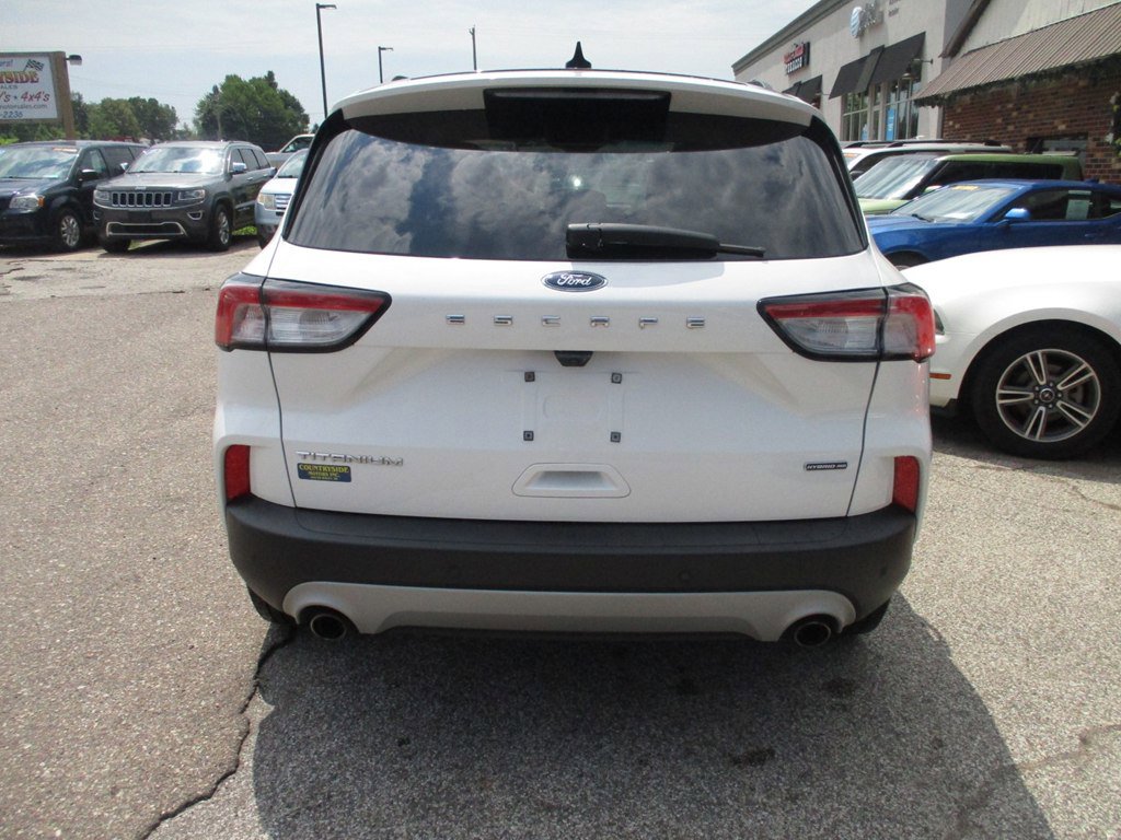 Used 2020 Ford Escape Titanium image 4