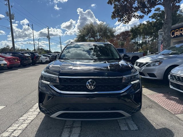 Used 2024 Volkswagen Taos SE image 3