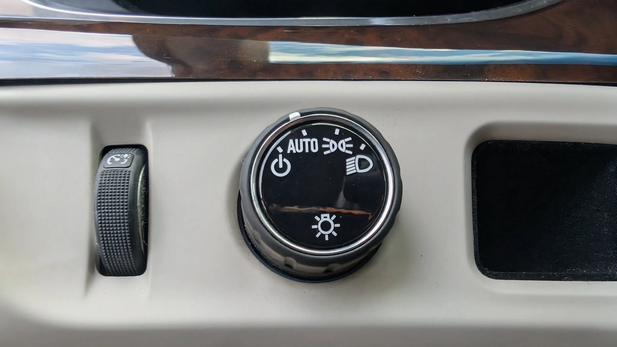 Used 2017 Cadillac Escalade Premium Luxury image 27