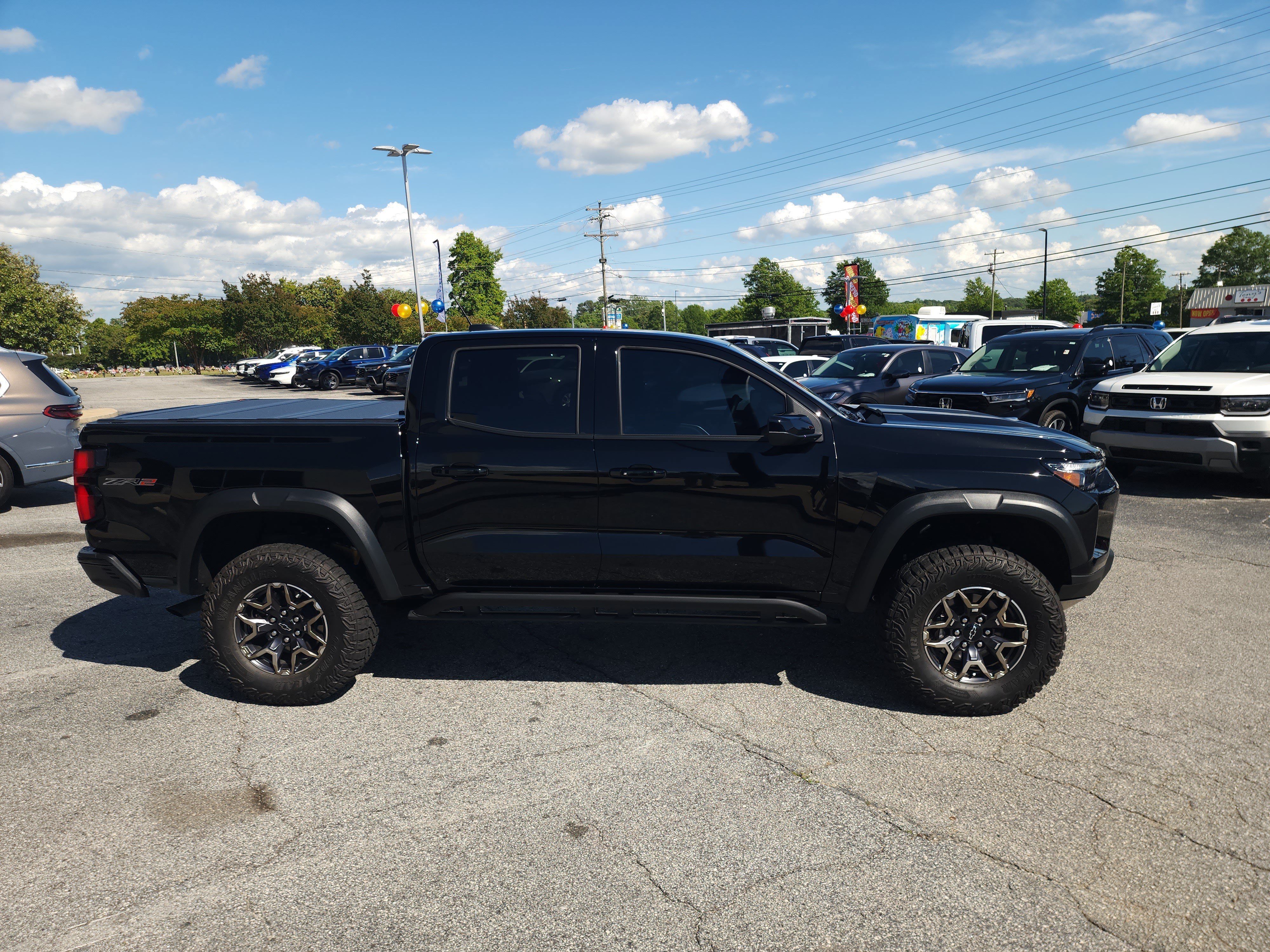 Used 2024 Chevrolet Colorado ZR2 w/ ZR2 Convenience Package III AWD/4WD image 3