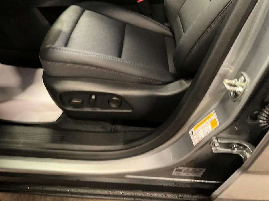 New 2026 Chevrolet Equinox LT image 17