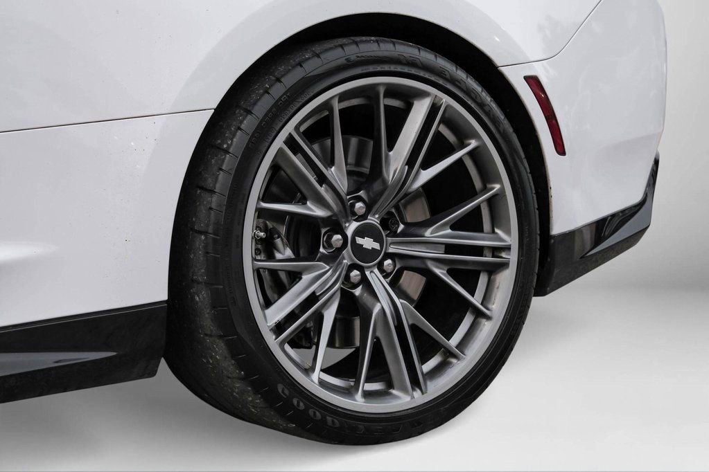 Used 2018 Chevrolet Camaro ZL1 image 39