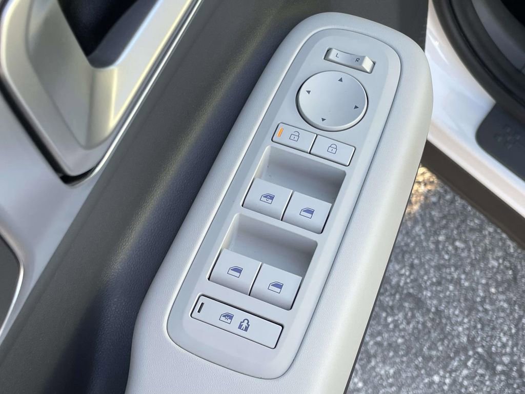 Used 2025 Hyundai Santa Fe SE AWD/4WD image 6