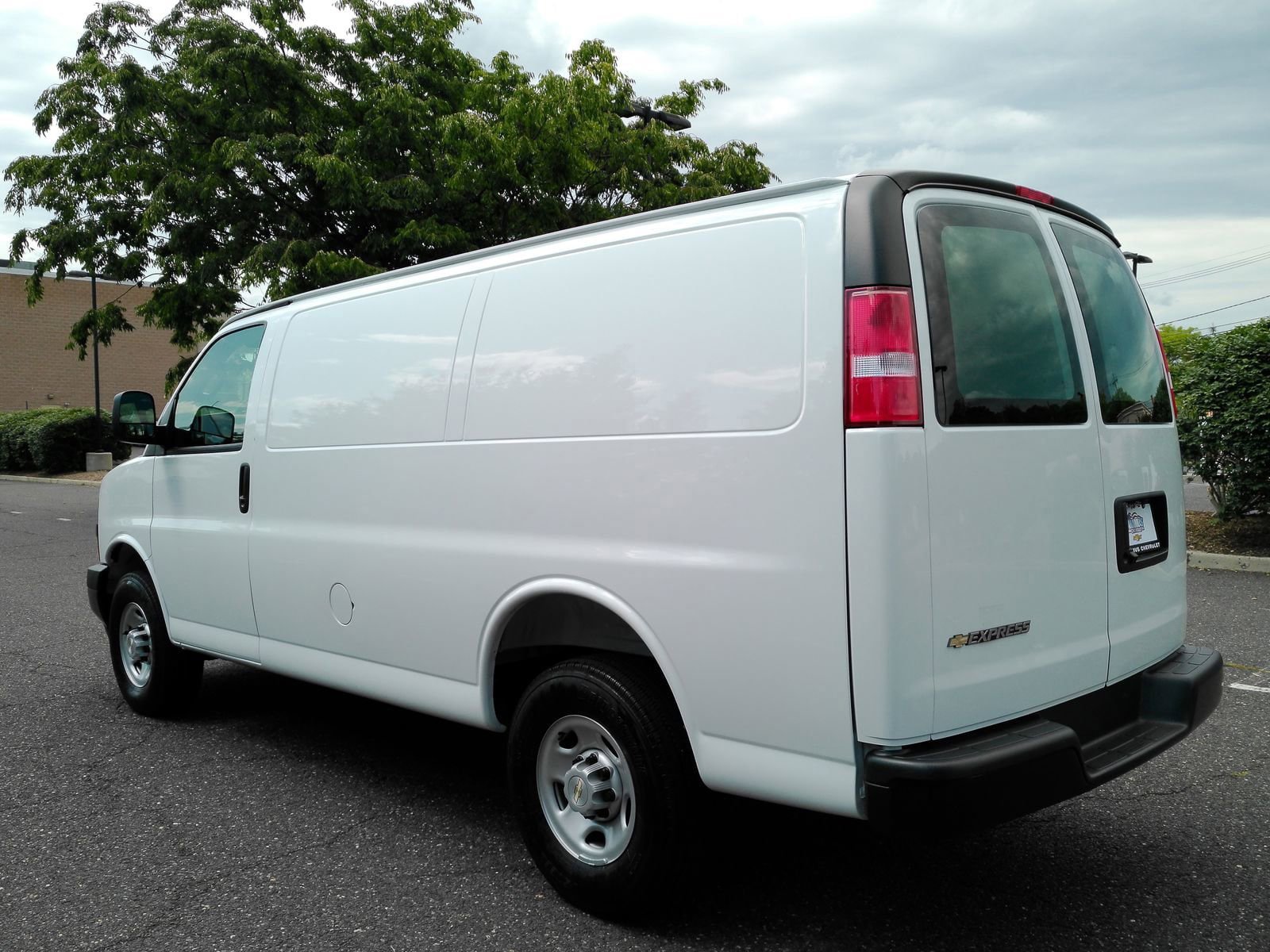 Certified 2025 Chevrolet Express 2500 w/ Driver Convenience Package RWD image 5