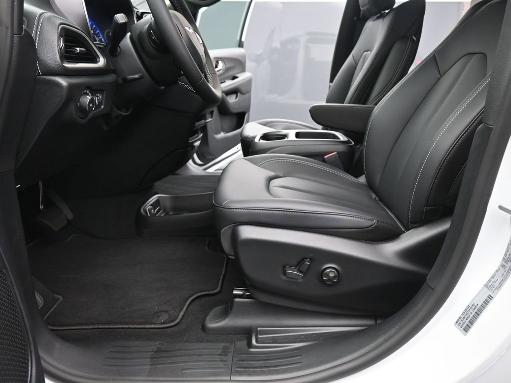 New 2026 Chrysler Pacifica Select image 10
