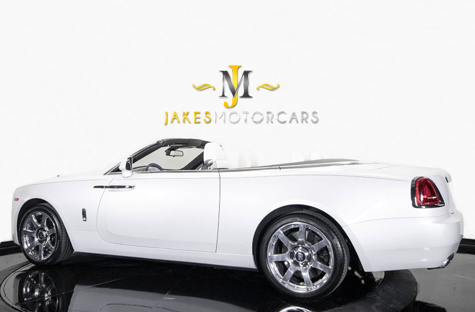 Used 2017 Rolls-Royce Dawn image 8