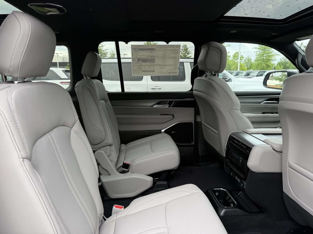 New 2026 Jeep Grand Wagoneer Limited AWD/4WD image 16