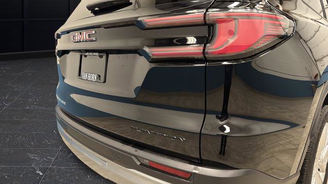 Used 2024 GMC Acadia Elevation w/ Trailering Package image 9