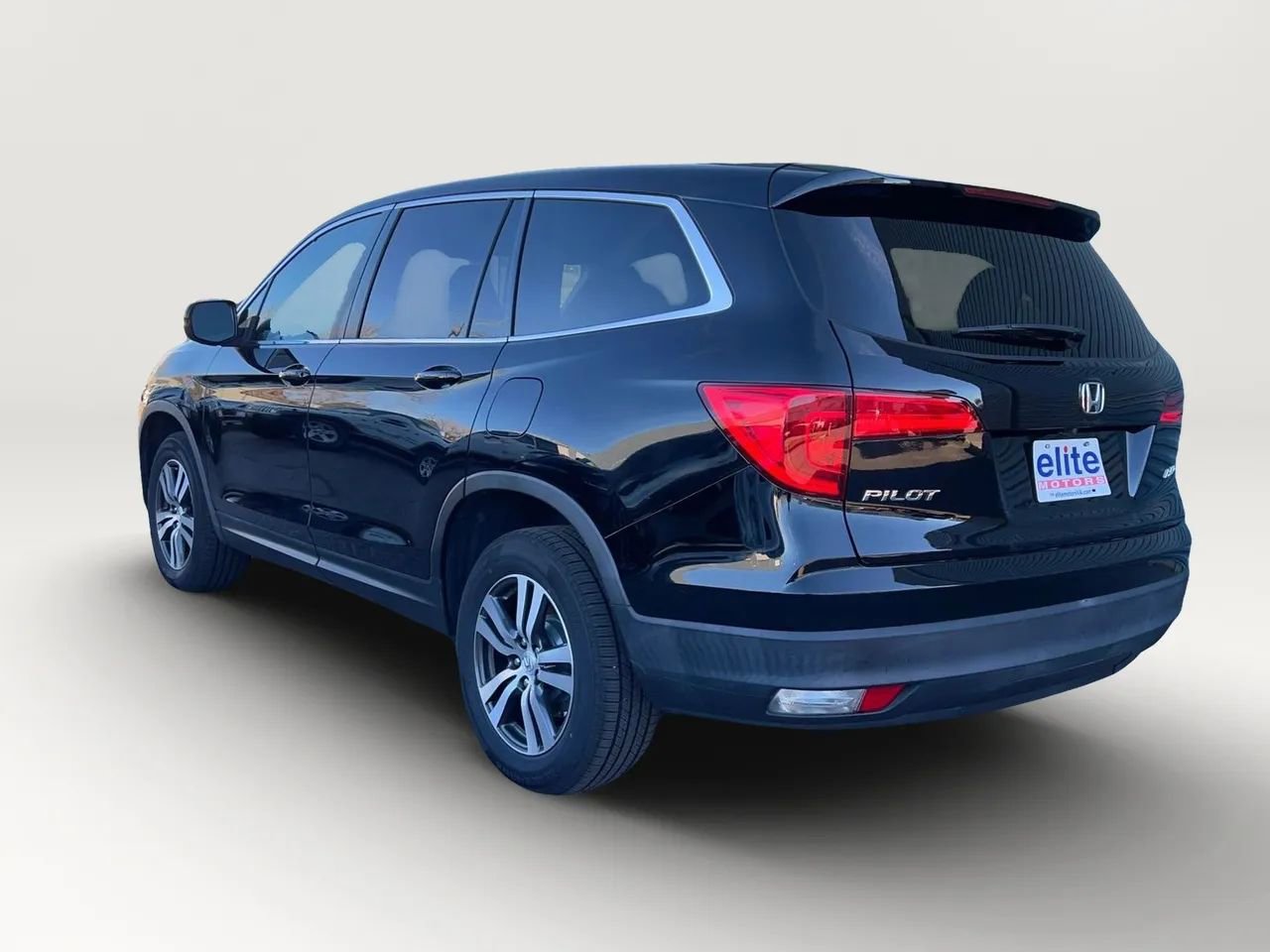 Used 2018 Honda Pilot EX image 5