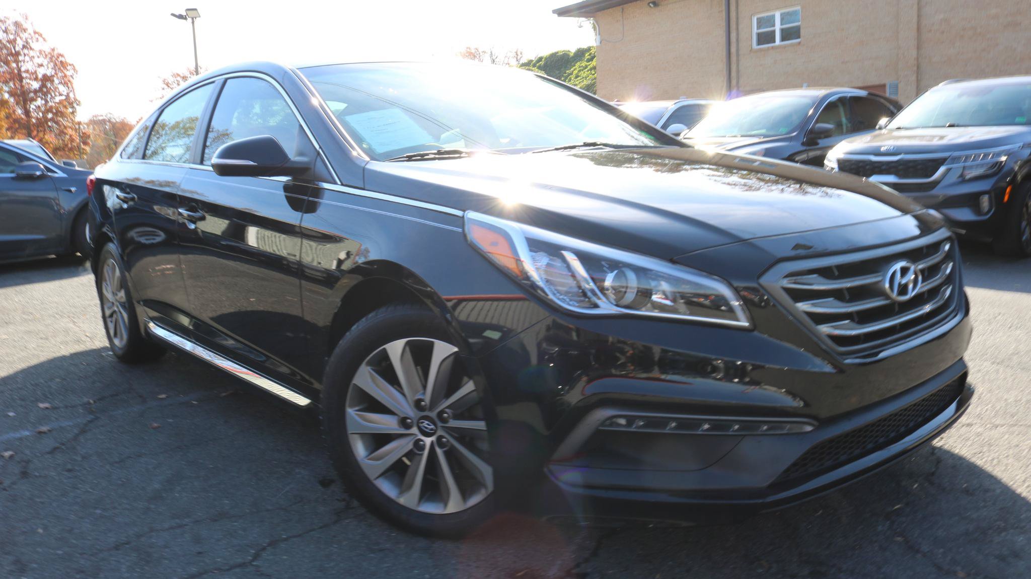 Used 2017 Hyundai Sonata Sport FWD image 3