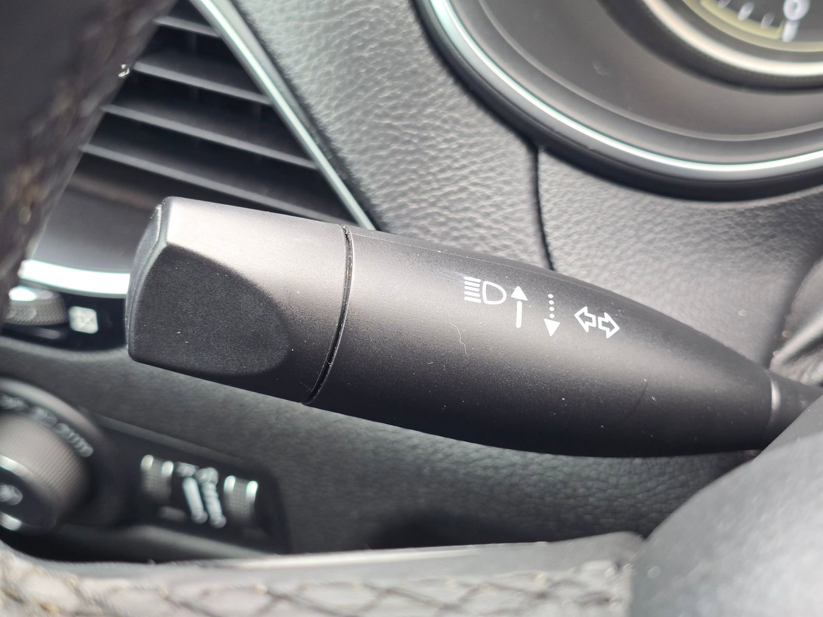 Used 2019 Jeep Cherokee Latitude Plus AWD/4WD image 26